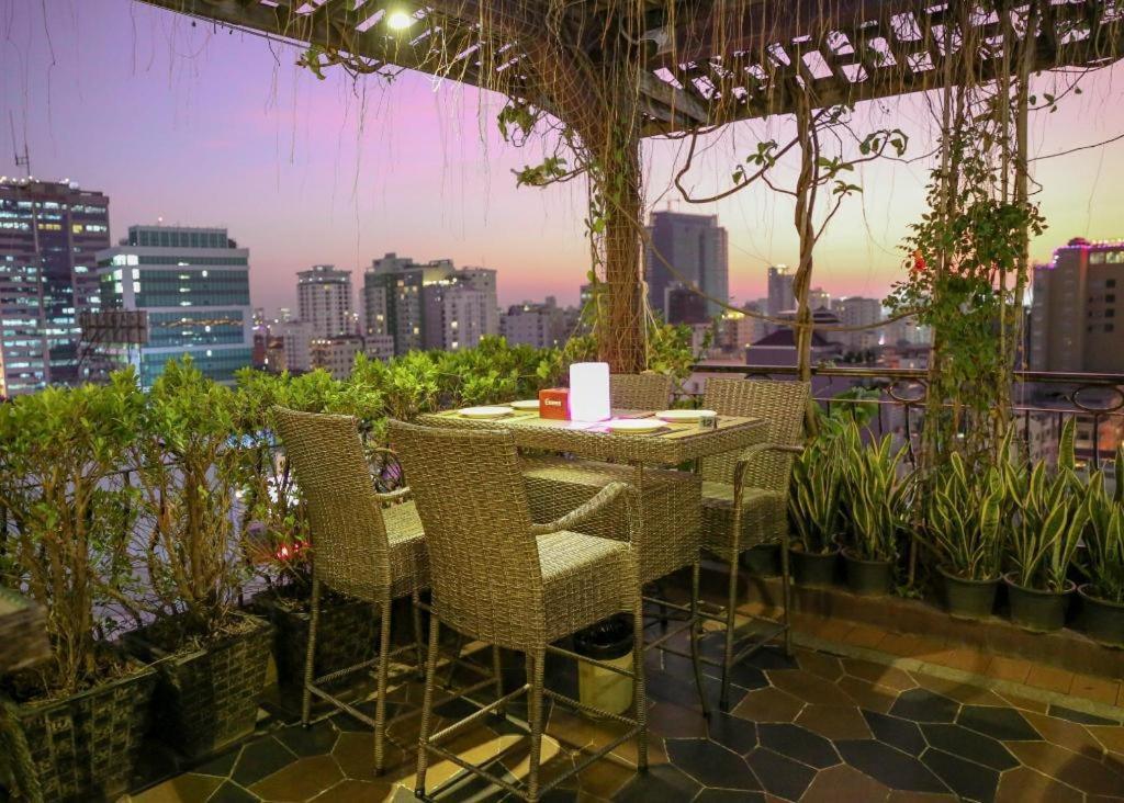 Essence Hotel-פנום פן מראה חיצוני תמונה