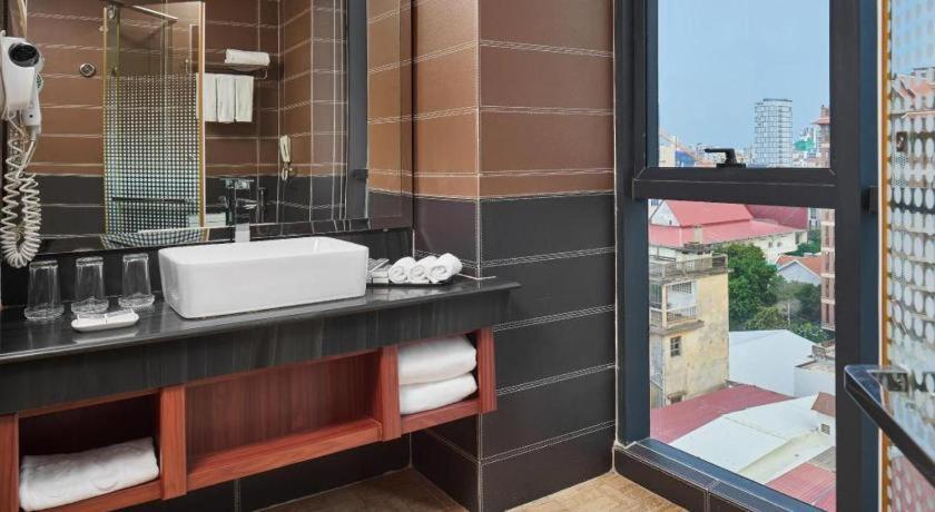 Essence Hotel-פנום פן מראה חיצוני תמונה